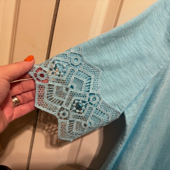 Chicos Short Sleeve Turquoise Tee Lace Trim Sleeve Hem Sz 1 (M) - Picture 3 of 10